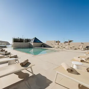 https://labranda-reveron-plaza-hotel.in-canary-islands.com